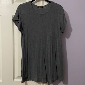 Cotton T-shirt. Color gray. Size medium.